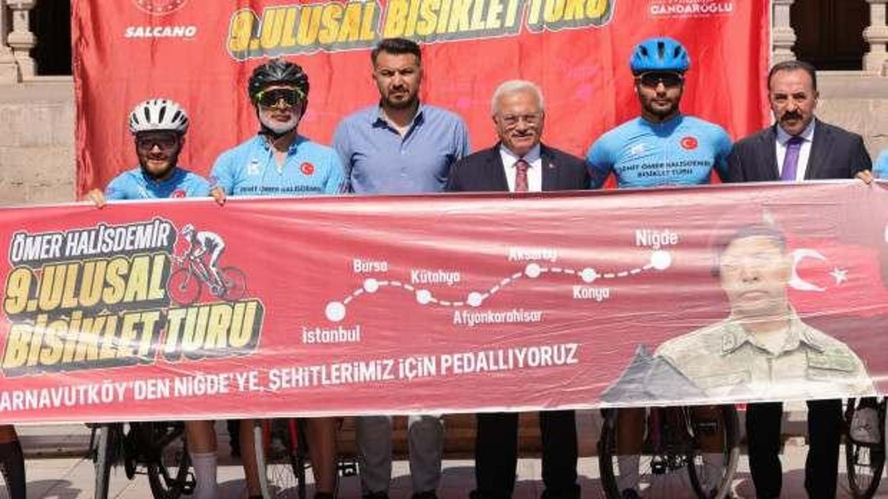 Aksaraylılar, şehit Ömer Halis Demir için pedal çeviren sporcuları uğurladı