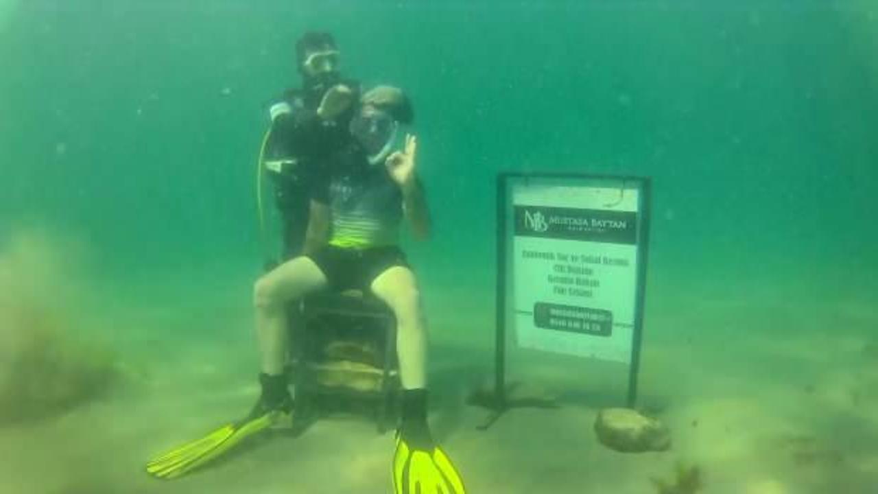 Denizin altında tıraş yaptı, 1 günde 1,5 milyon izlendi