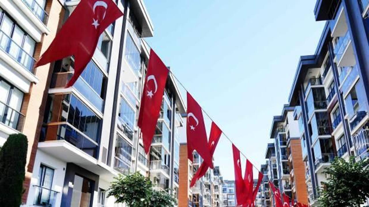 Cumhurbaşkanı Erdoğan'ın çağrısıyla Bahçelievler Türk bayraklarıyla donatıldı