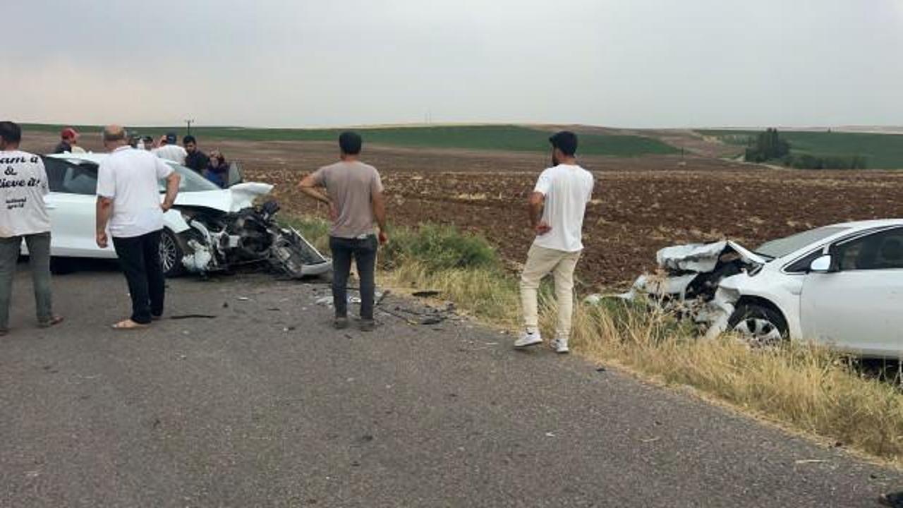 Diyarbakır’da iki otomobil kafa kafaya çarpıştı: 1’i ağır 5 yaralı