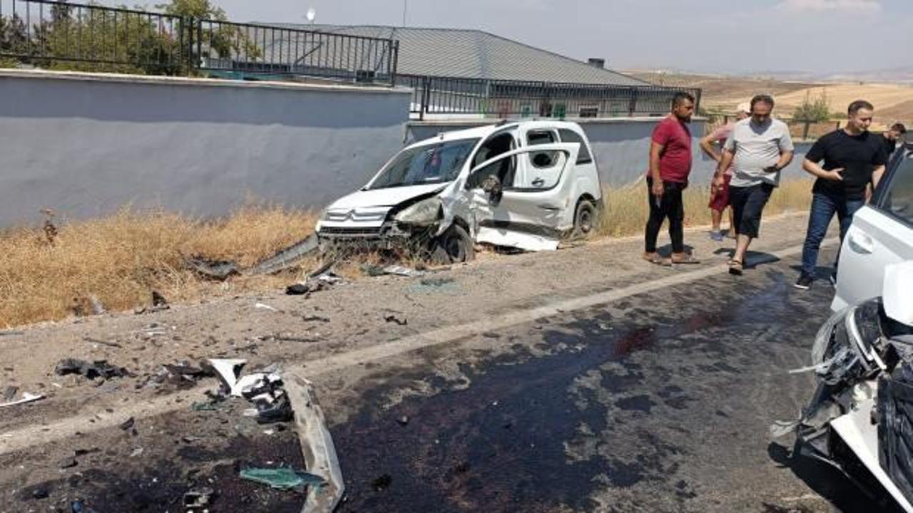 Gaziantep’te hafif ticari araç ile otomobil çarpıştı: 7 yaralı