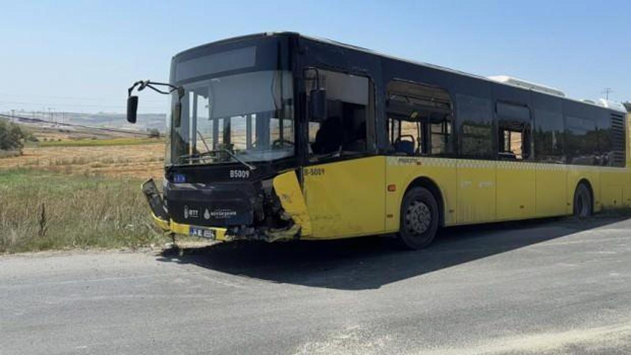 İETT otob&uuml;s&uuml; ile otomobil kafa kafaya &ccedil;arpıştı: 1 &ouml;l&uuml;