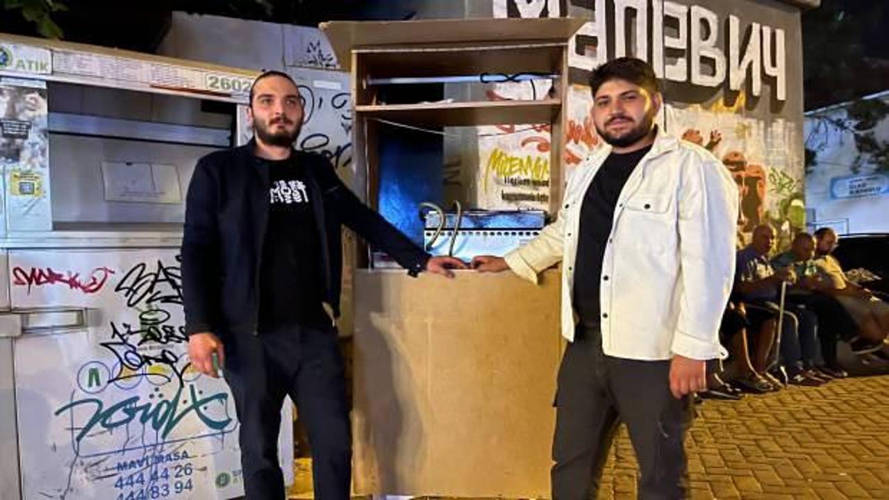 İlginç girişim: Gardıroptan seyyar tezgah yapıp, satışa başladılar