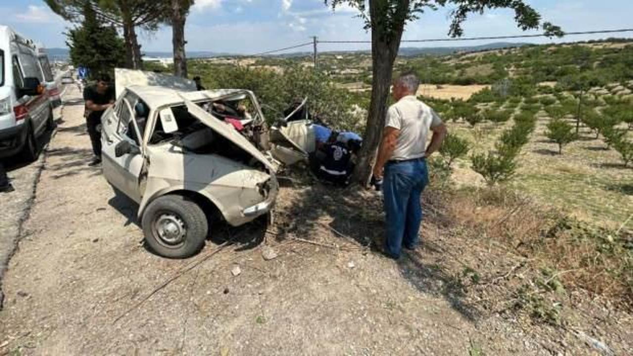 Otomobil ağaca çarptı: 1 ölü 4 yaralı