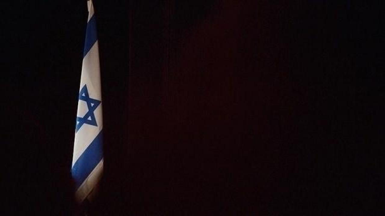 Tel Aviv'de siyasi kriz! H&uuml;k&uuml;mette istifa depremi!