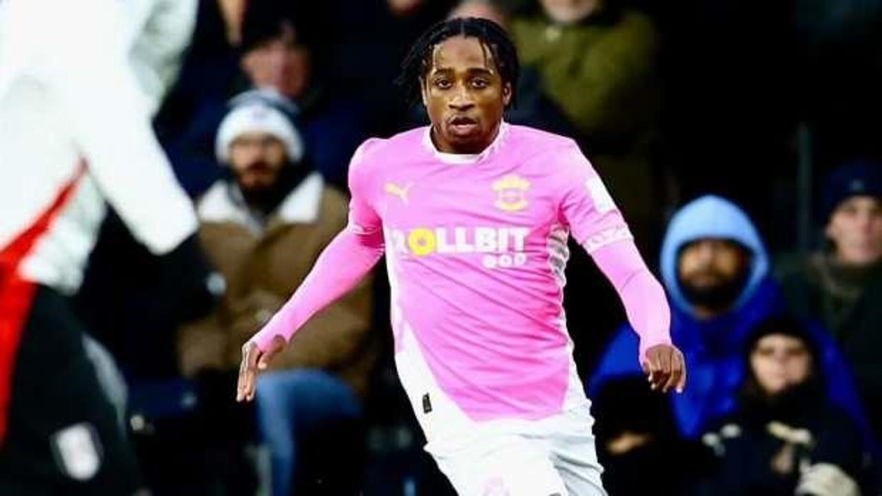 U&ccedil;ağın Beşiktaş i&ccedil;in kalkmama sebebi belli oldu! Kyle Walker-Peters'tan ters k&ouml;şe