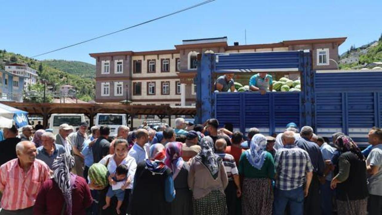 20 ton karpuz &uuml;cretsiz dağıtıldı!