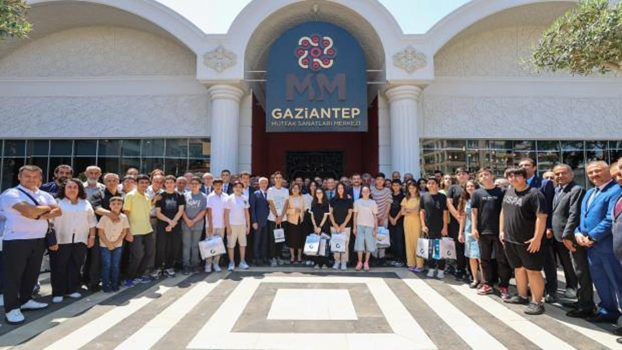 LGS birincilerine, Başkan Şahin'den 'Özbekistan Kültür Gezisi' müjdesi