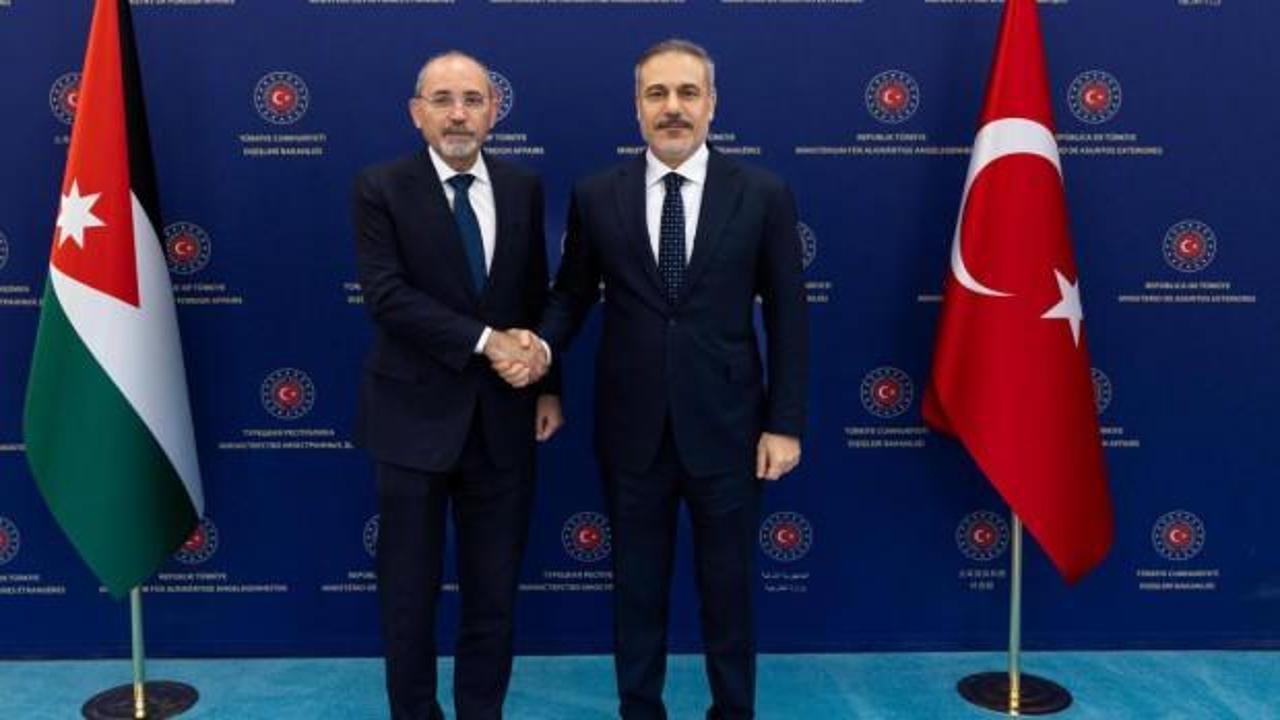 Bakan Fidan, &Uuml;rd&uuml;nl&uuml; mevkidaşı ile g&ouml;r&uuml;şt&uuml;