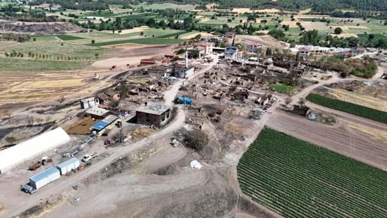  Bilecik'te köy kül oldu, caminin içi zarar görmedi 