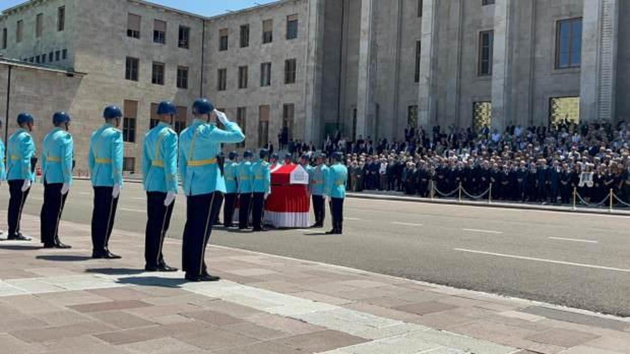 Eski CHP Genel Başkanı &Ouml;ymen i&ccedil;in TBMM'de t&ouml;ren