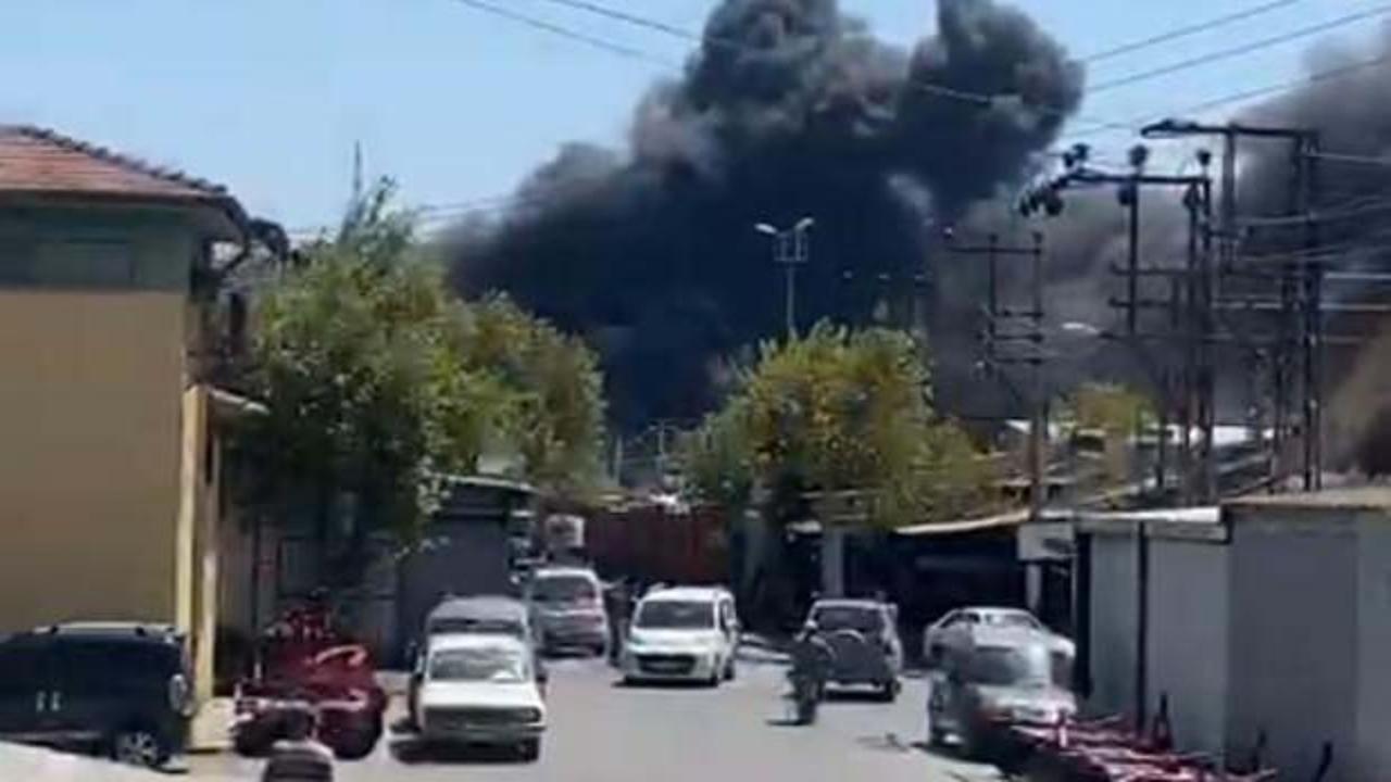 Hurdalık deposunda çıkan yangın 1 saatte söndürüldü