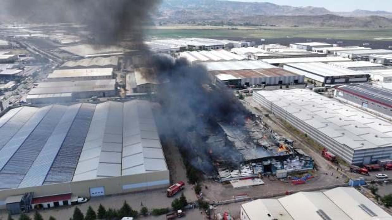 Kayseri'de fabrika yangını: Dumanlar gökyüzünü kapladı!