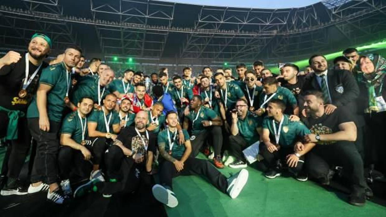Milli sağ bek 28 yaşında Süper Lig'e geldi: Ön protokolü imzaladı