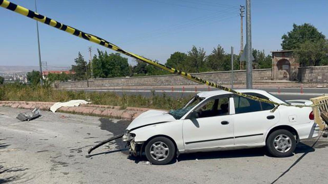 Otomobilin çarptığı yaya öldü, sürücü yaralandı