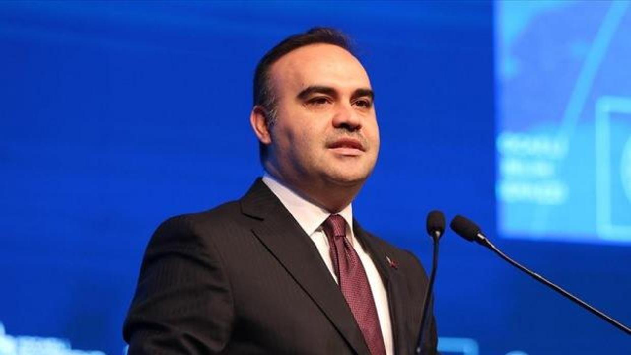 Bakan Kacır, bilim olimpiyatlarında madalya ve ödül kazanan öğrencileri kutladı