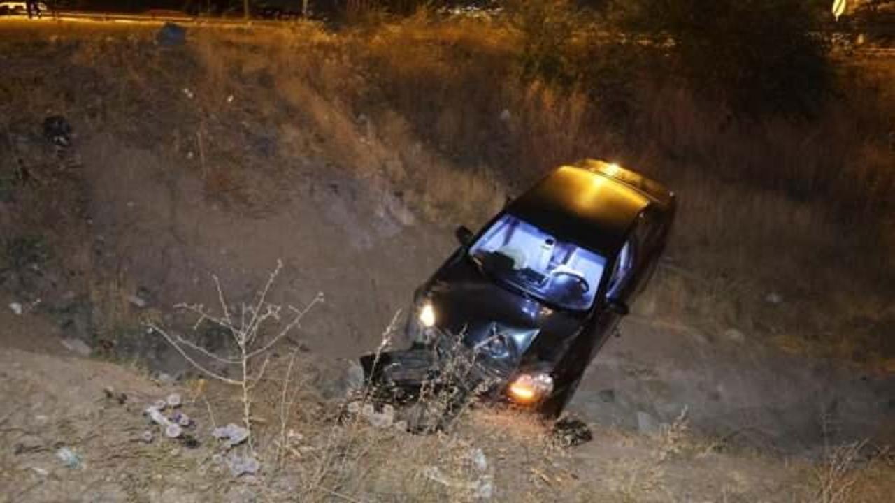 Elazığ’da otomobil şarampole uçtu: 5 yaralı