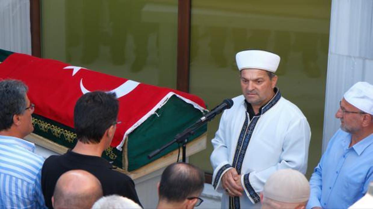 İmam babanın en zor g&ouml;revi: Evladının cenaze namazını kıldırdı! S&ouml;zleriyle ders verdi...