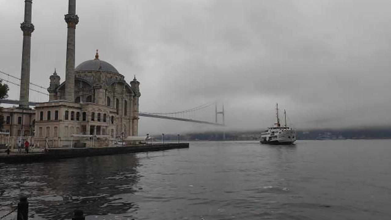 İstanbul Boğazı&rsquo;nda sis etkili oluyor
