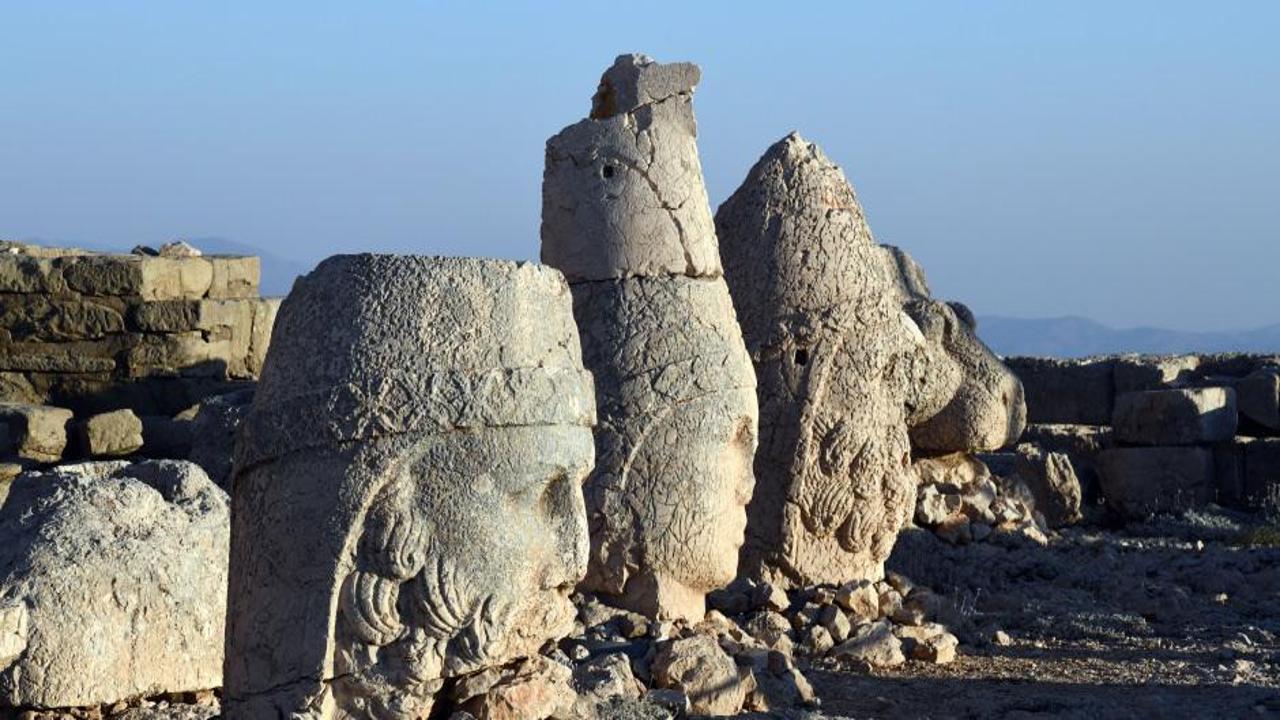 Nemrut Dağı'nda gün batımının büyüsü 