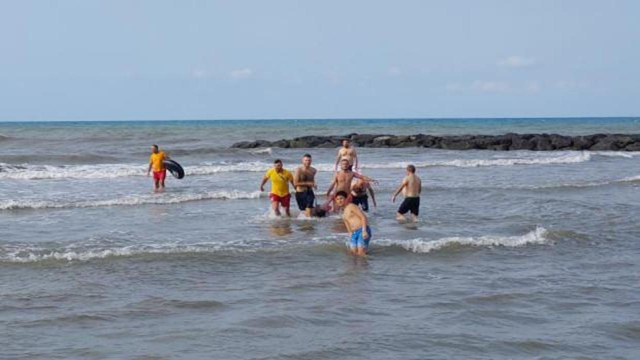 Karadeniz'de can pazarı: 2 arkadaş baygın halde denizden çıkartıldı