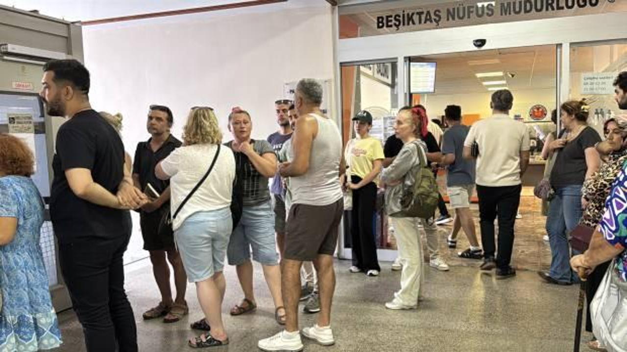 Süre doluyor... İstanbul'da ehliyet yenileme telaşı! Nüfus müdürlükleri doldu taştı