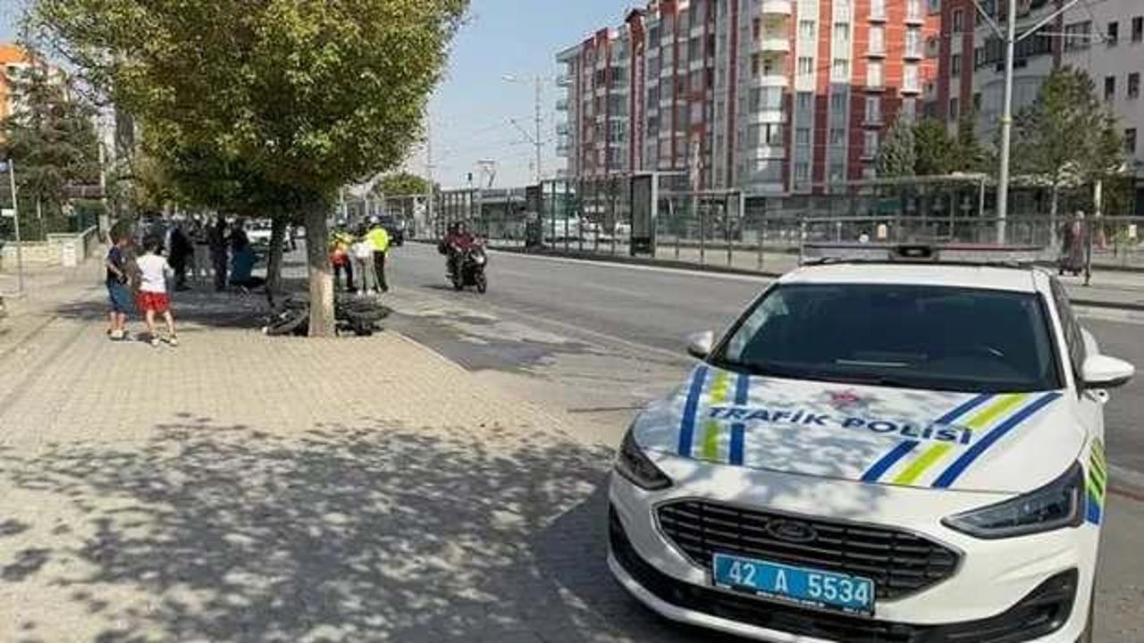 Motosiklet, bisiklete ve ağaca çarptı: 2 ölü