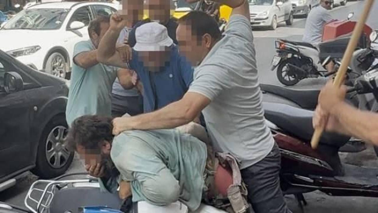 Yol ortasında &ouml;ld&uuml;resiye darbedildi! Lin&ccedil; girişimi kamerada