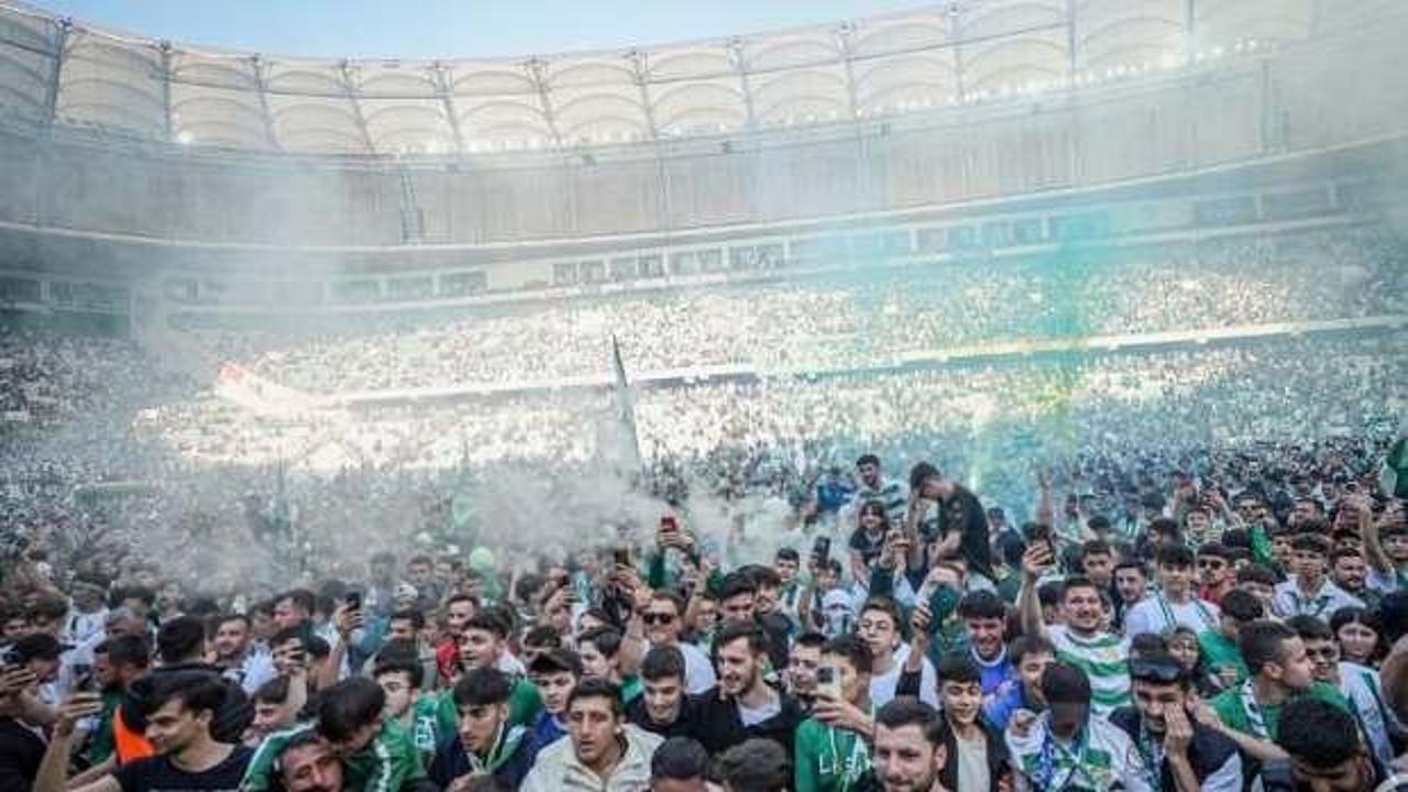 24 bin bilet satıldı: Süper Lig'in iki efsanesi yanan ormanlar için sahada