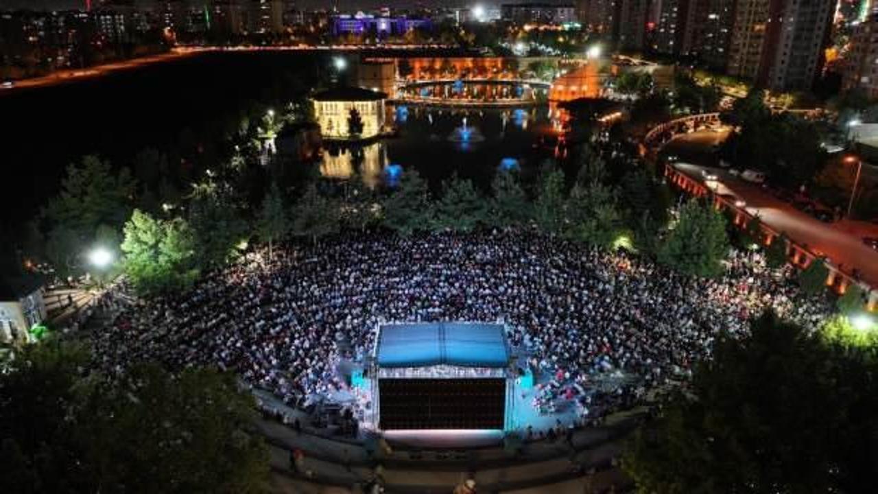 Konyalılar açık hava sinema etkinliği ile keyifli anlar yaşadı 