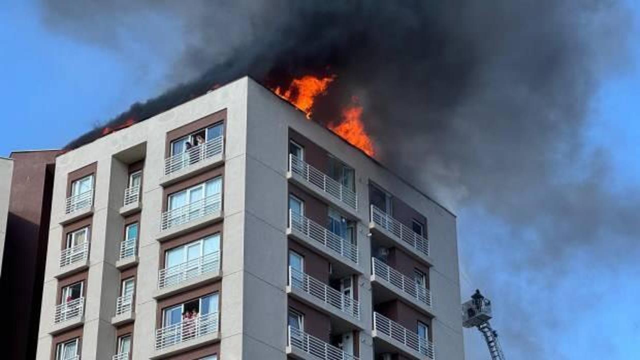 Bağcılar'da 13 katlı binada yangın