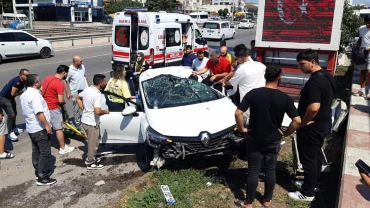 Kazada otomobilde sıkışan sürücü ağır yaralandı
