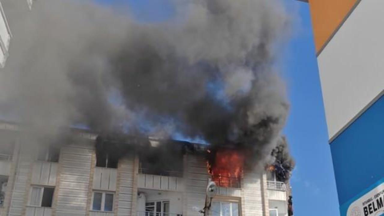 Esenyurt'ta yangın paniği: 4 katlı bina alevlere teslim oldu