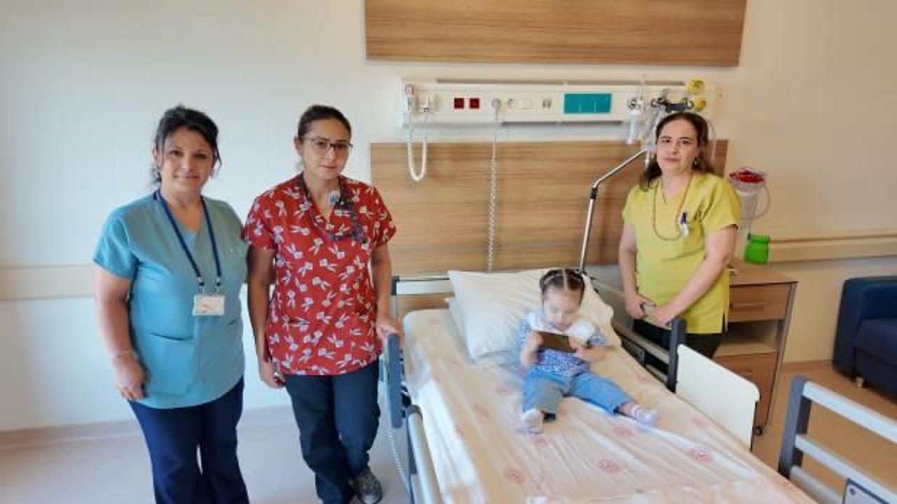 8 aylık bebeğin böbreğindeki kocaman taş parçalandı