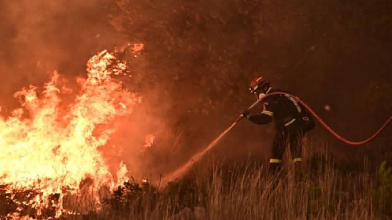 Yunanistan’da yangın otoparka sıçradı! 550 araç alev alev yandı!