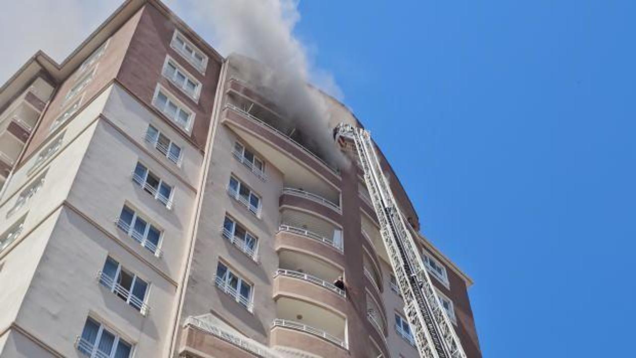 Kayseri'de 14 katlı binada yangın! Mahsur kalanlar kurtarılmaya çalışılıyor