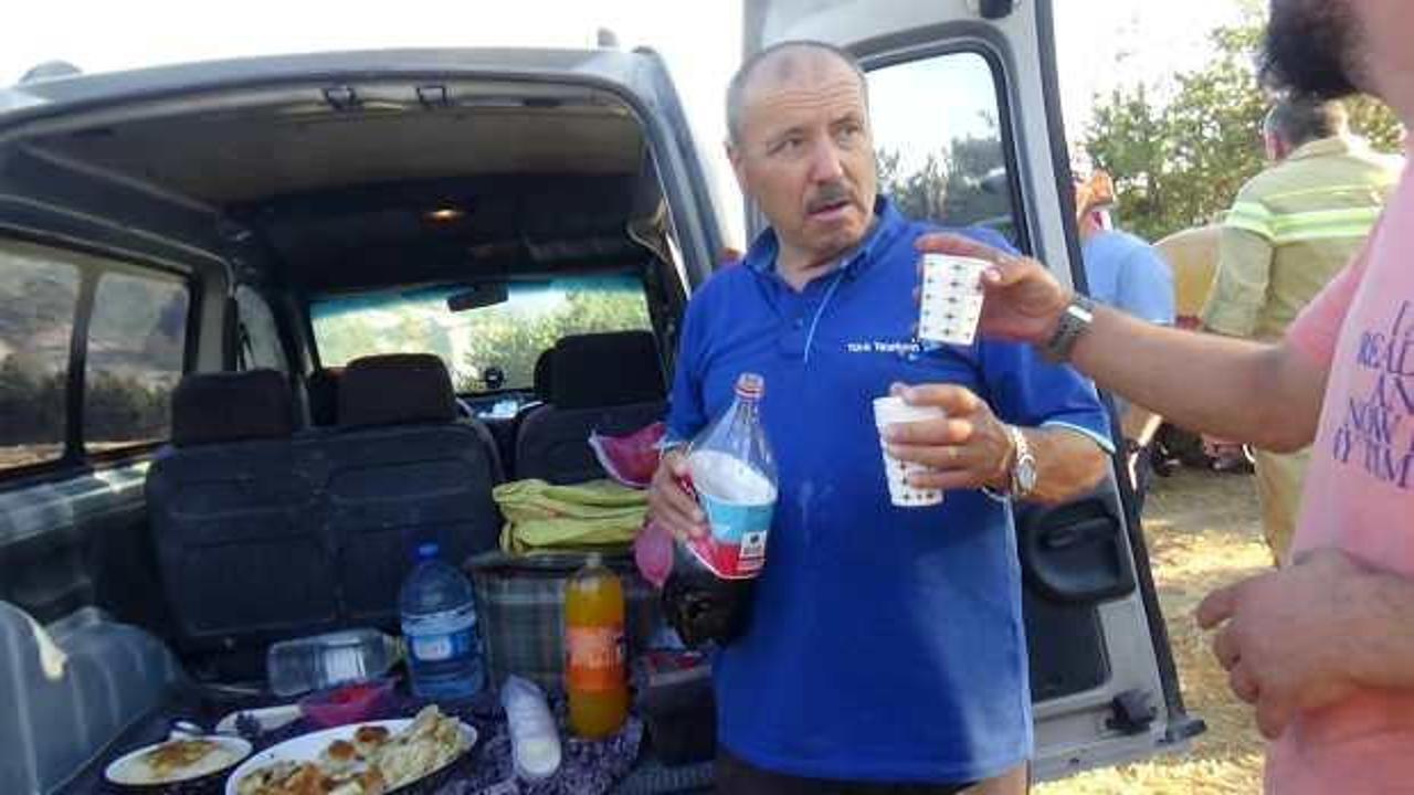 Bolu'da iç ısıtan anlar: Köylülerden yangın söndürme ekiplerine yemek ikramı 