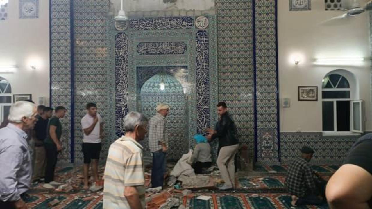 Manisa'da deprem sonrası hasarlı camide inceleme yapan bir kişi &ouml;ld&uuml; 