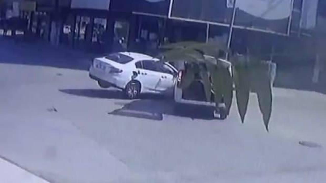 İnegöl’de 2 aracın çarpıştığı kaza anı kamerada: 1 yaralı