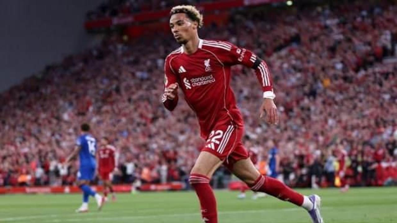 Premier Lig 6 gollü şölenle açıldı! Son şampiyon yıldızlarıyla güldü