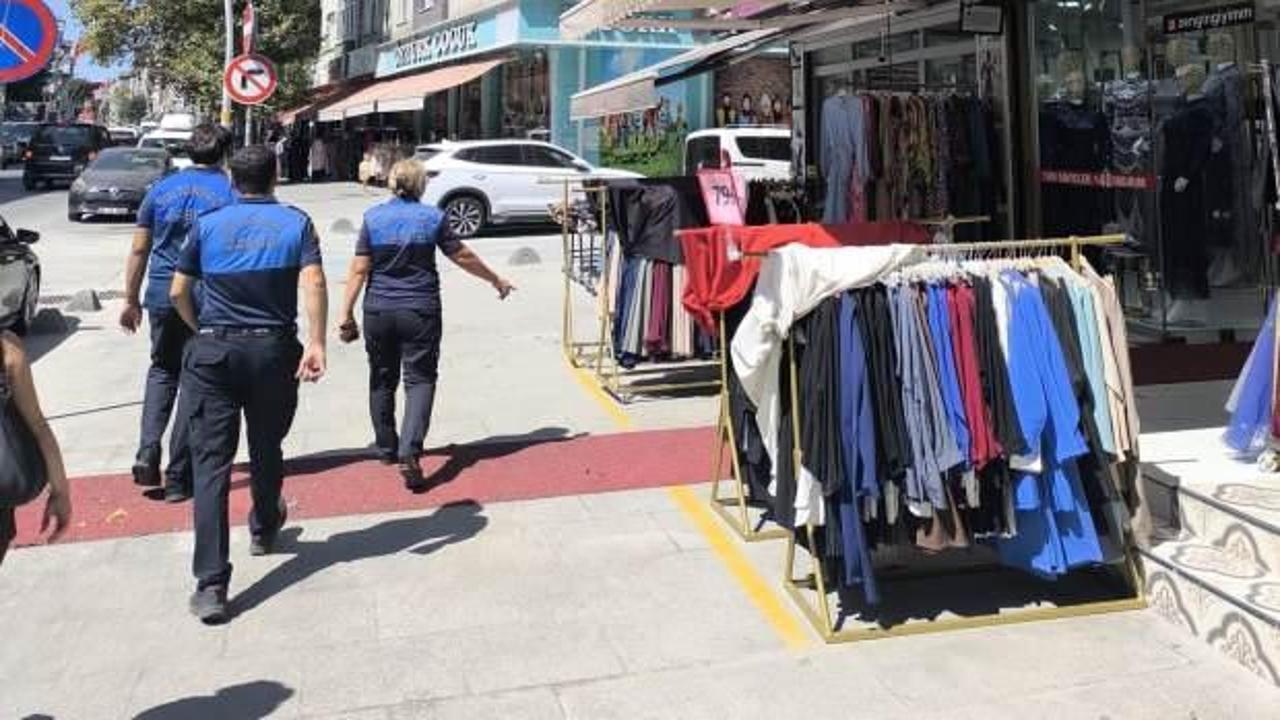 Sultangazi’de zabıtadan kaldırım işgallerine karşı denetim