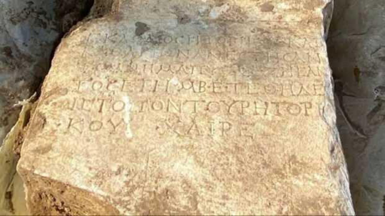1900 yıllık mezar taşını satmaya çalışırken jandarma yakaladı