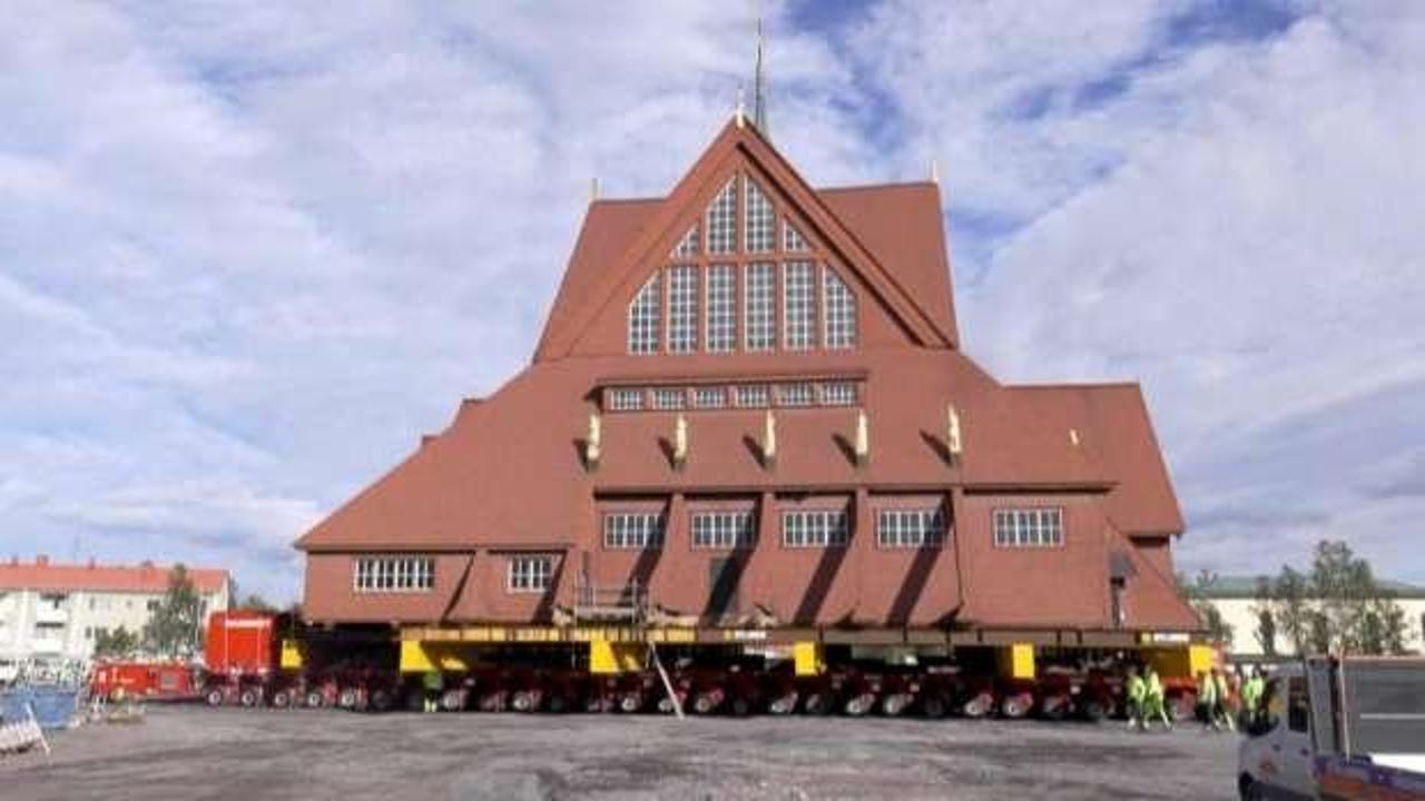 Akıl alır gibi değil! 672 ton ağırlığındaki113 yıllık kiliseyi taşıdılar 