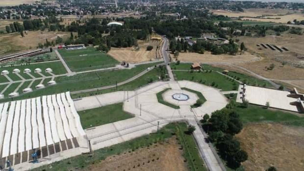 1071 fidan ve çiçekle Malazgirt'e anlamlı kutlama 