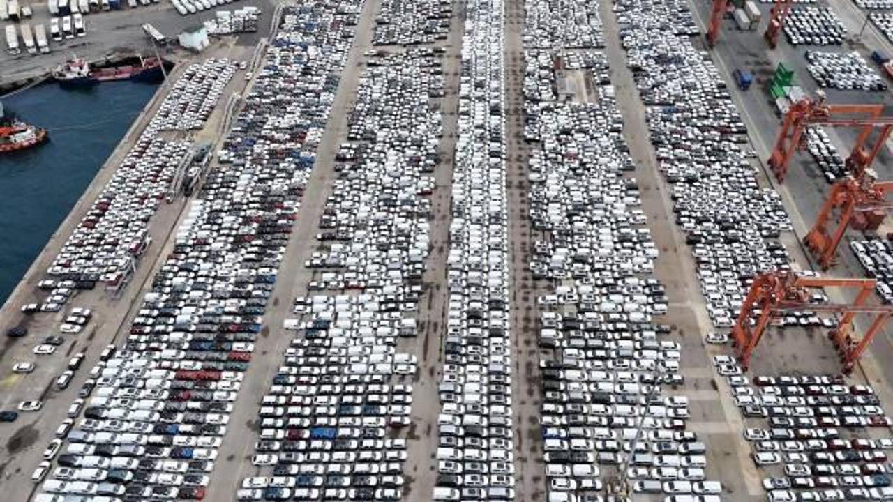 Haydarpaşa Limanı'nda binlerce ithal sıfır araç havadan görüntülendi