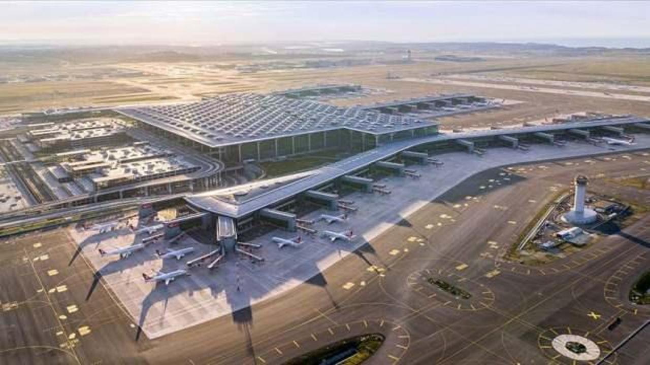 Her üç yolcudan ikisi İstanbul ve Antalya havalimanlarını kullandı