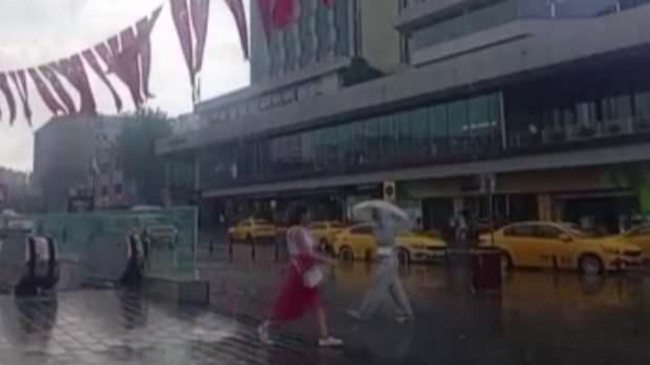 İstanbul'da sağanak yağış s&uuml;rprizi!