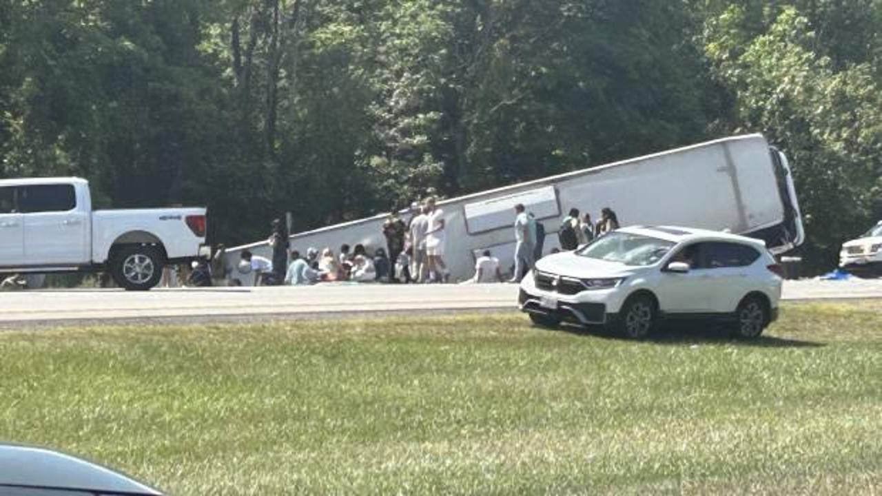 New York'ta otob&uuml;s devrildi: 5 &ouml;l&uuml;