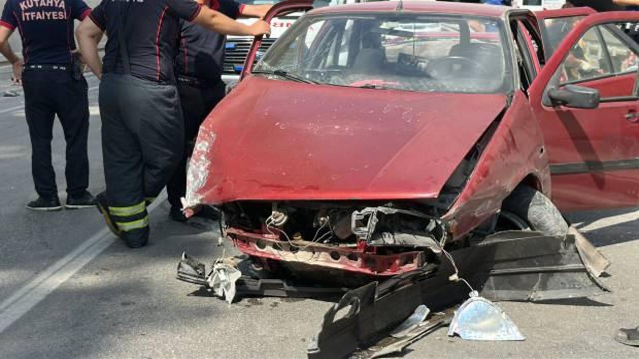 Otomobil alt geçidin duvarına çarptı: 2 yaralı