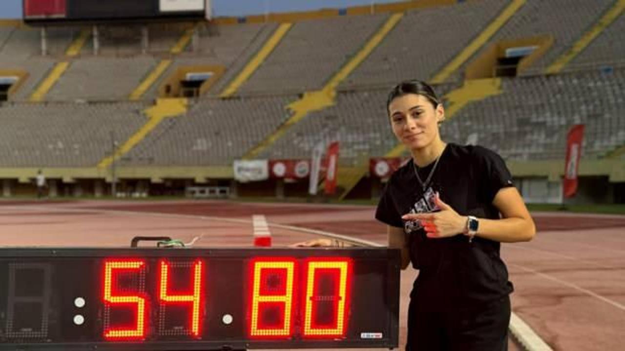 Özel milli sporcu Aysel Önder’den dünya rekoru